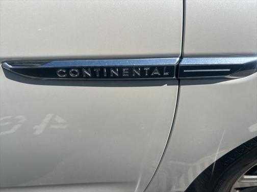 2017 Lincoln Continental Premiere