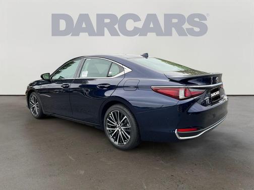 2025 Lexus ES 300h Base