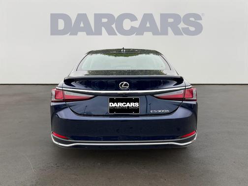 2025 Lexus ES 300h Base
