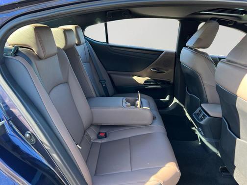 2025 Lexus ES 300h Base