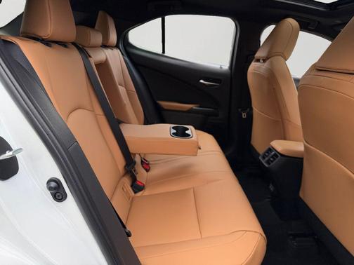 2026 Lexus UX 300h Premium