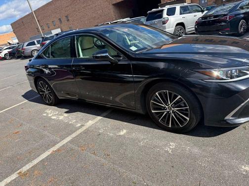 2022 Lexus ES 350 Base