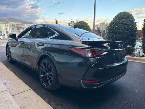 2025 Lexus ES 300h F SPORT Handling