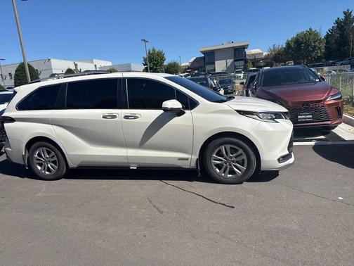 2021 Toyota Sienna Limited 7-Passenger