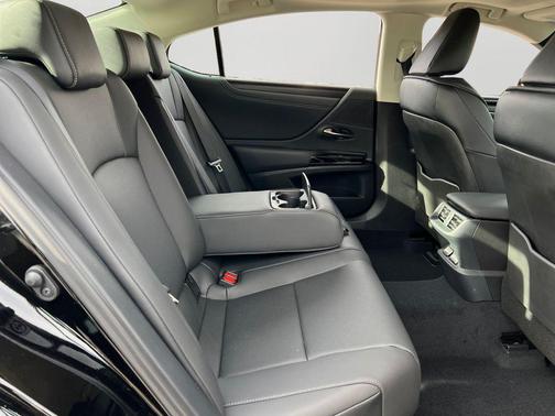 2025 Lexus ES 350 Base