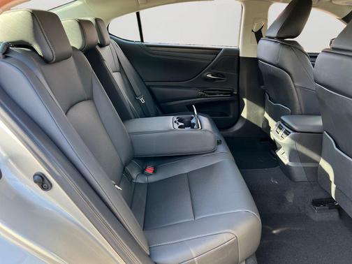 2025 Lexus ES 350 Base