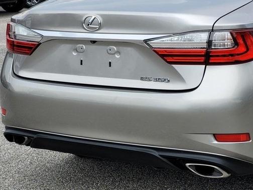 Photo 5 of 29 of 2017 Lexus ES 350 Base