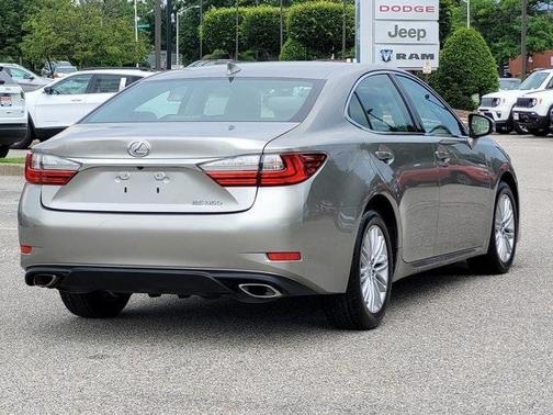 Photo 4 of 29 of 2017 Lexus ES 350 Base