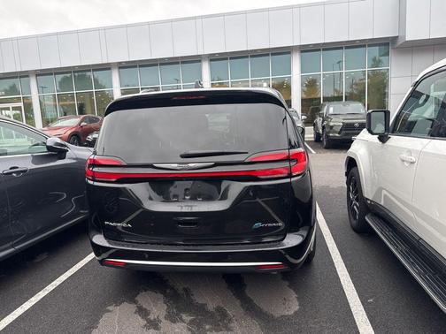 2023 Chrysler Pacifica L