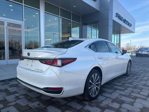 2021 Lexus ES 250 Base