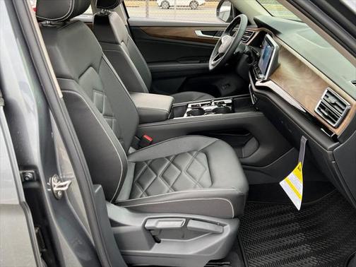 2025 Volkswagen Atlas 2.0T SE w/Technology 4MOTION