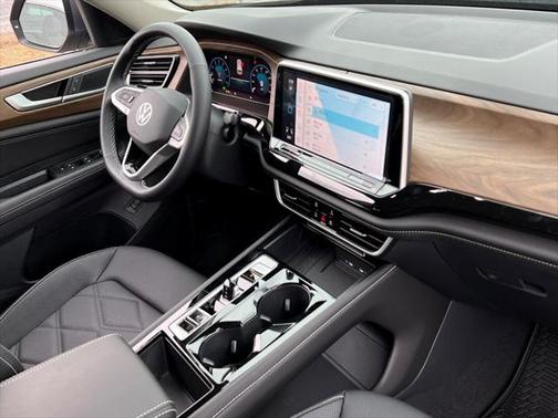 2025 Volkswagen Atlas 2.0T SE w/Technology 4MOTION