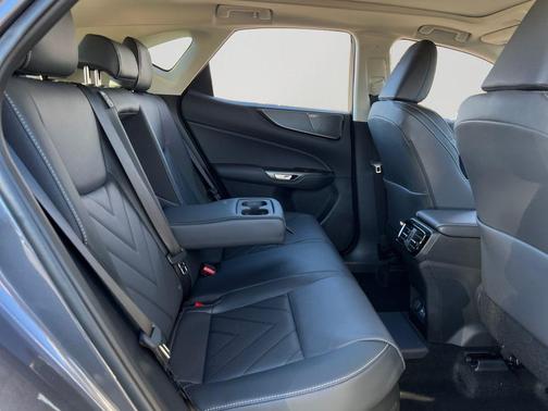 2026 Lexus NX 450h+ Luxury