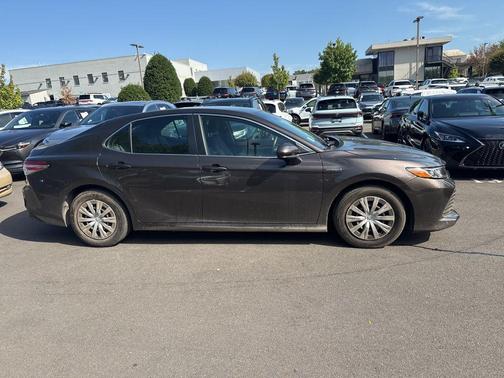 2018 Toyota Camry Hybrid LE
