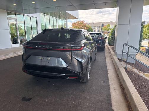 2023 Lexus RZ 450e Luxury
