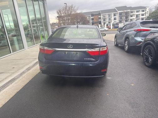 2015 Lexus ES 300h Base