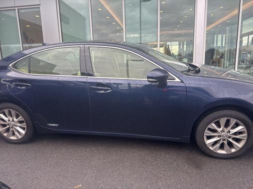 2015 Lexus ES 300h Base