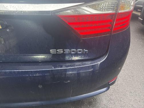 2015 Lexus ES 300h Base