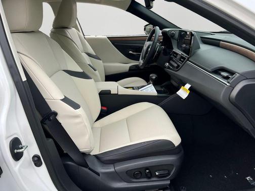 2025 Lexus ES 350 Base