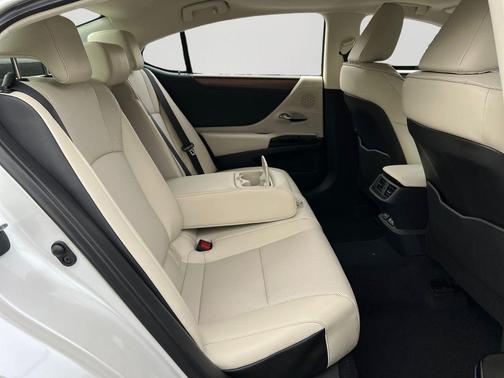 2025 Lexus ES 350 Base