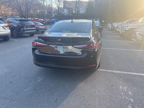 2024 Lexus ES 300h Base