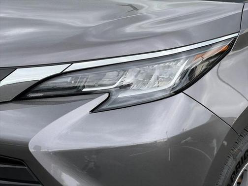 2021 Toyota Sienna XLE 8 Passenger