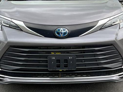 2021 Toyota Sienna XLE 8 Passenger