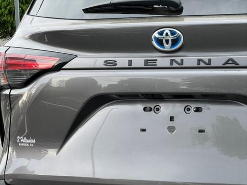 2021 Toyota Sienna XLE 8 Passenger