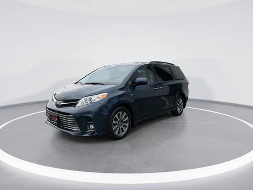2020 Toyota Sienna XLE
