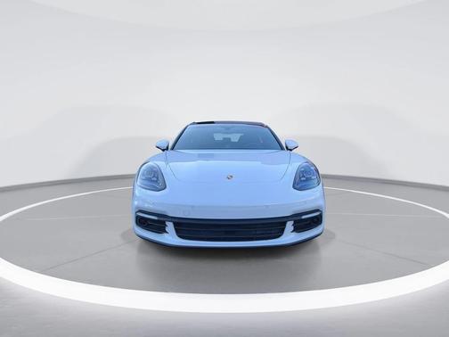 2018 Porsche Panamera 4
