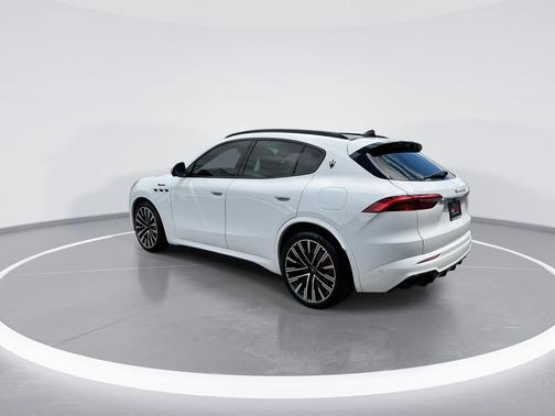 Bianco 2023 Maserati Grecale Modena
