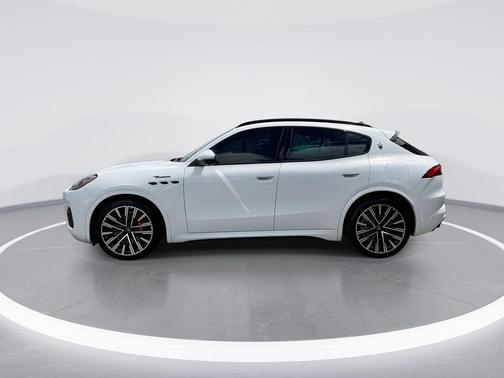 Bianco 2023 Maserati Grecale Modena