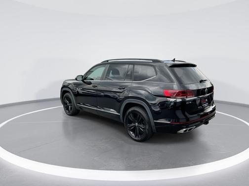 Deep Black Pearl 2021 Volkswagen Atlas 3.6L SE w/Technology