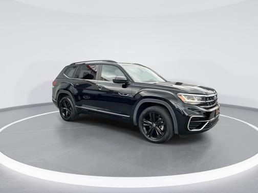 Deep Black Pearl 2021 Volkswagen Atlas 3.6L SE w/Technology