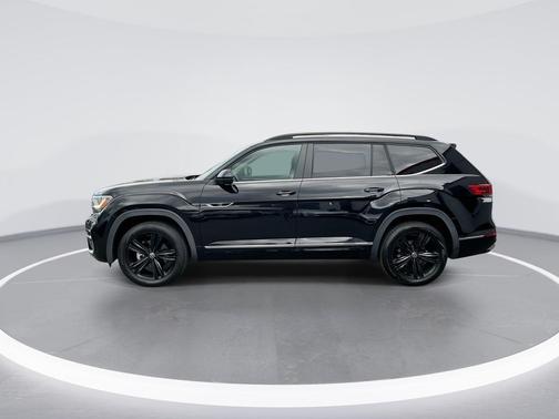 Deep Black Pearl 2021 Volkswagen Atlas 3.6L SE w/Technology