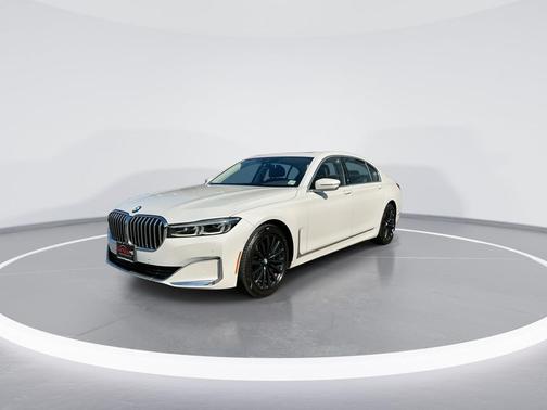 Mineral White Metallic 2022 BMW 740 i xDrive