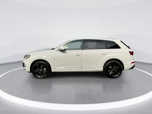 White 2024 Audi Q7 45 Premium Plus