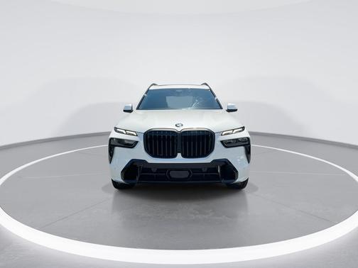 Mineral White Metallic 2024 BMW X7 xDrive40i