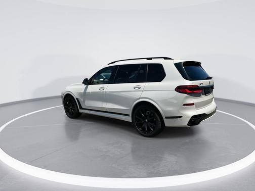 Mineral White Metallic 2024 BMW X7 xDrive40i
