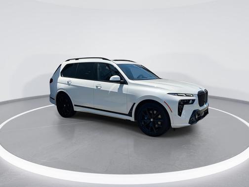 Mineral White Metallic 2024 BMW X7 xDrive40i