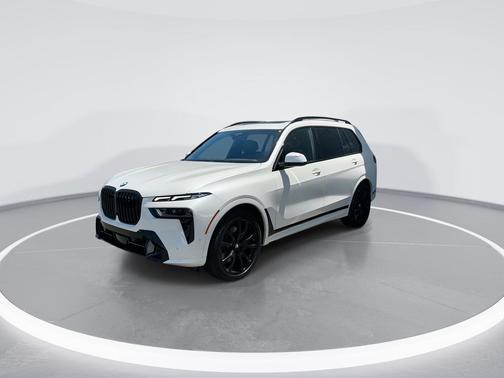 Mineral White Metallic 2024 BMW X7 xDrive40i
