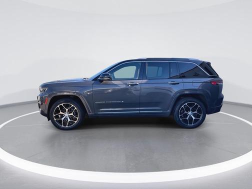 2022 Jeep Grand Cherokee Summit