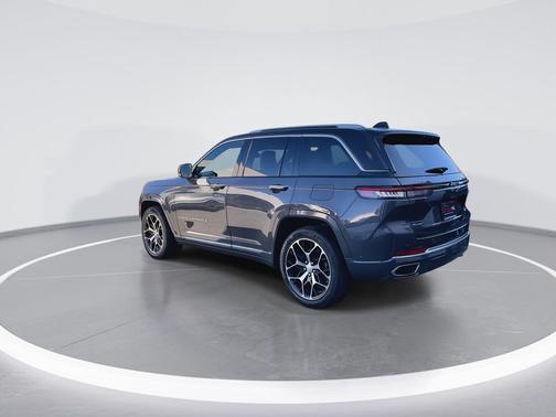 2022 Jeep Grand Cherokee Summit