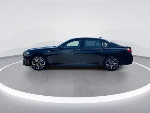 Carbon Black Metallic 2022 BMW 740 i xDrive