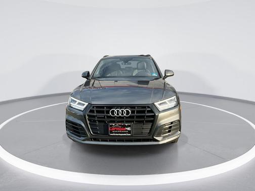 Daytona Gray Pearl Effect 2020 Audi Q5 45 Titanium Premium