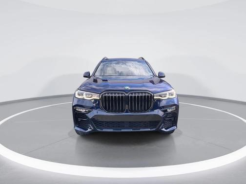 2022 BMW X7 M50i