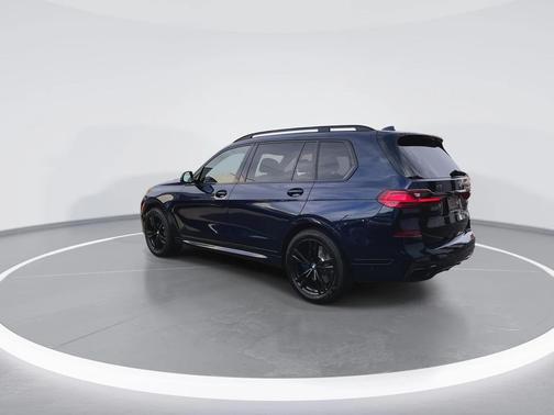 2022 BMW X7 M50i
