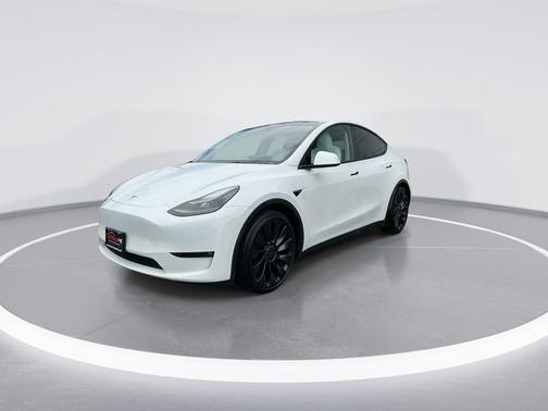 Pearl White Multi-Coat 2023 Tesla Model Y Performance Dual Motor All-Wheel Drive