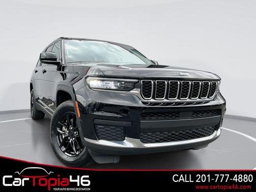 Diamond Black Crystal Pearlcoat 2023 Jeep Grand Cherokee L Laredo