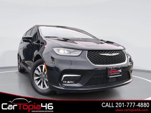 2023 Chrysler Pacifica Hybrid Touring L